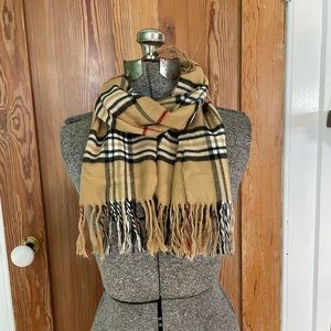 Soft Plaid Scarf With Fringe